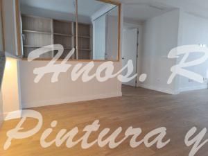 Lee más sobre el artículo Instalación suelo laminado en vivienda 50m2. Kronoswiss. Helvetic Performance Q7.Roble Zermatt.