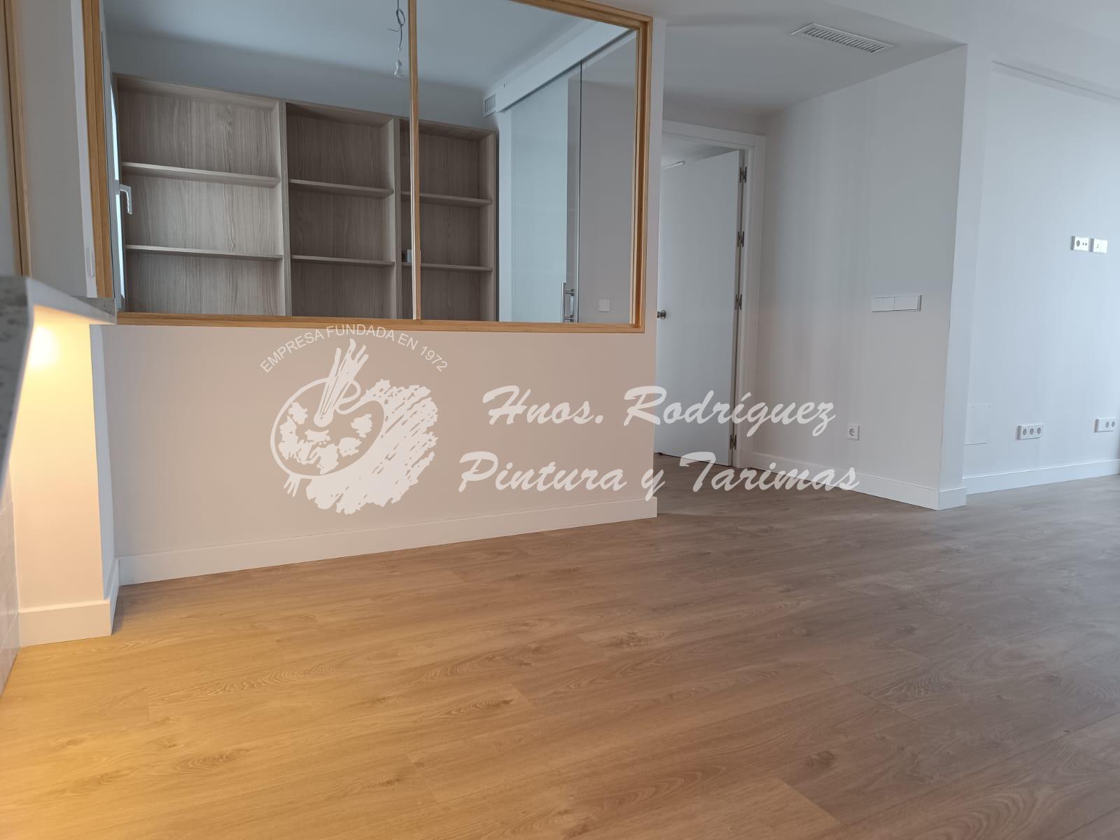 Lee más sobre el artículo Instalación suelo laminado en vivienda 50m2. Kronoswiss. Helvetic Performance Q7.Roble Zermatt.