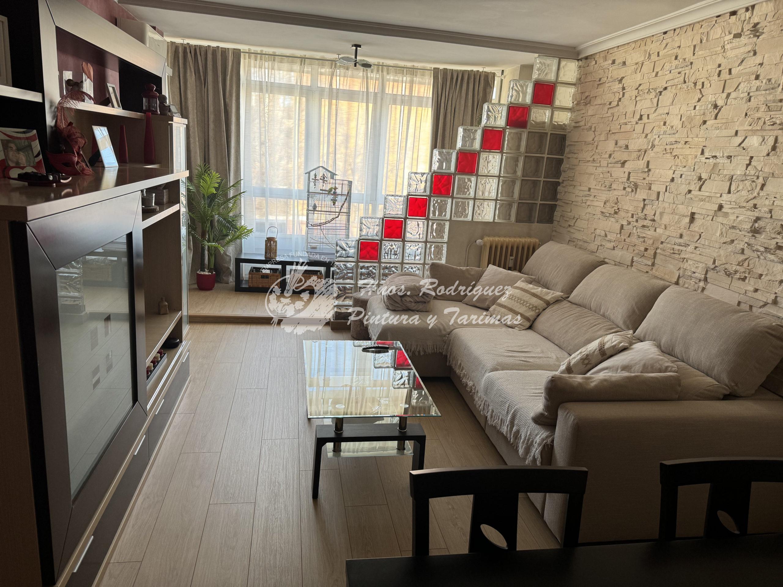 Lee más sobre el artículo Instalación suelo laminado en vivienda 83 m2. Pure Laminate. Modelo Terra. Roble Clay.