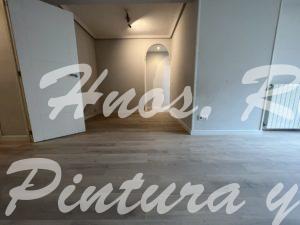 Lee más sobre el artículo Instalación suelo laminado en vivienda 50m2. Kronoswiss Deltafloor Roble Llanes.