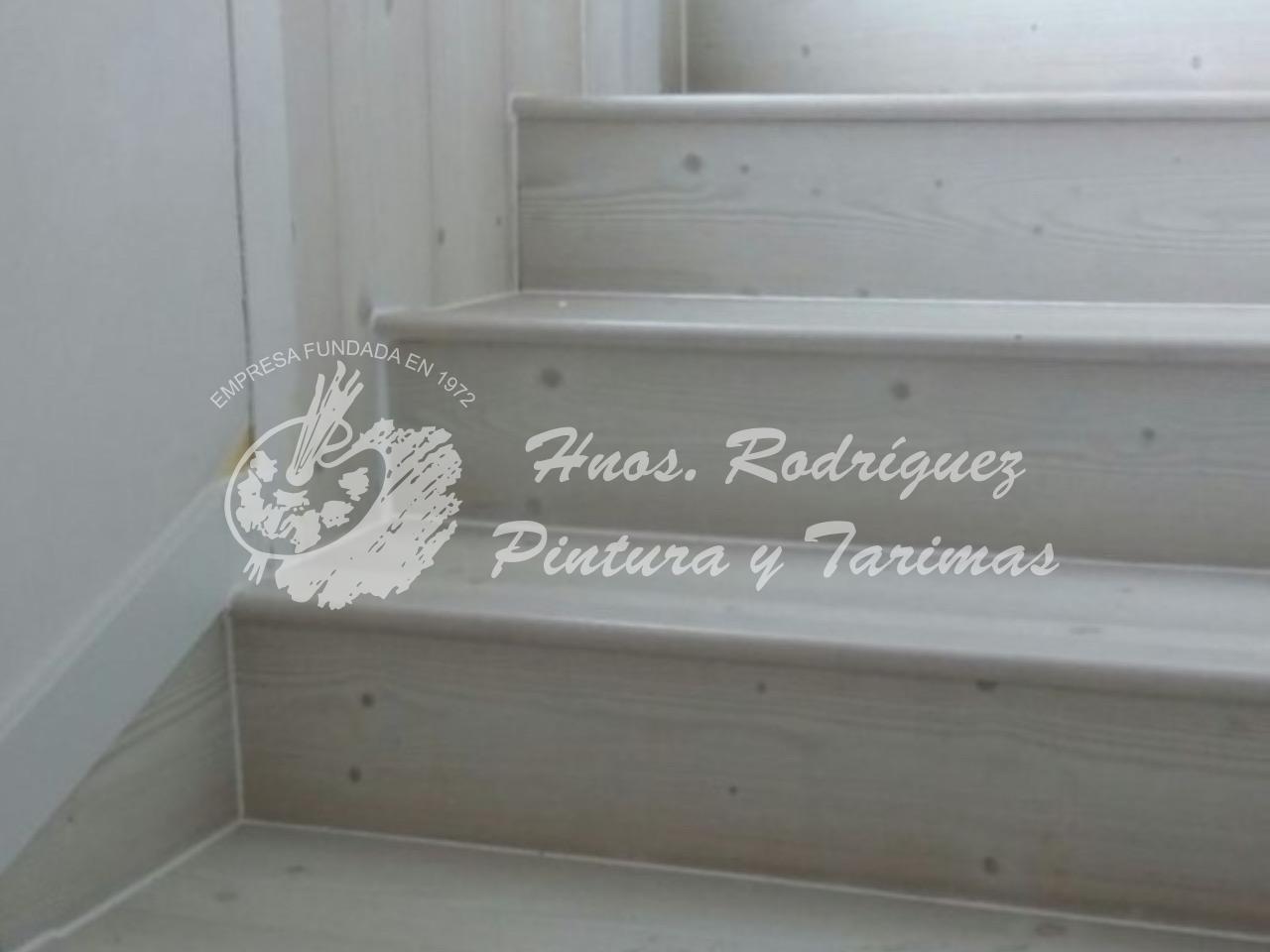 Lee más sobre el artículo Instalación de suelo laminado en escalera. Finfloor Original color pino lofoten.