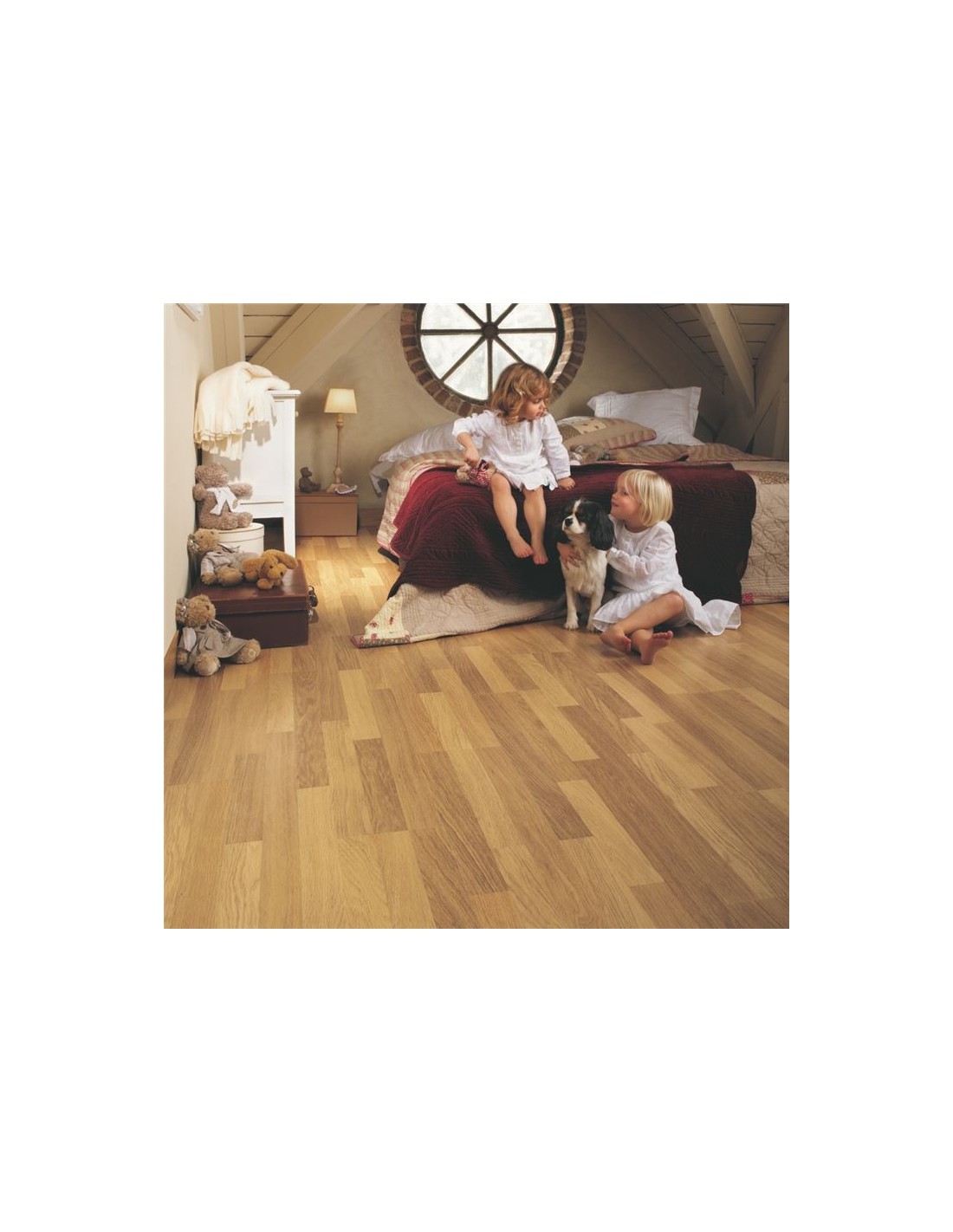 Quick Step. Classic. Roble Natural Barnizado. 3 Listones
